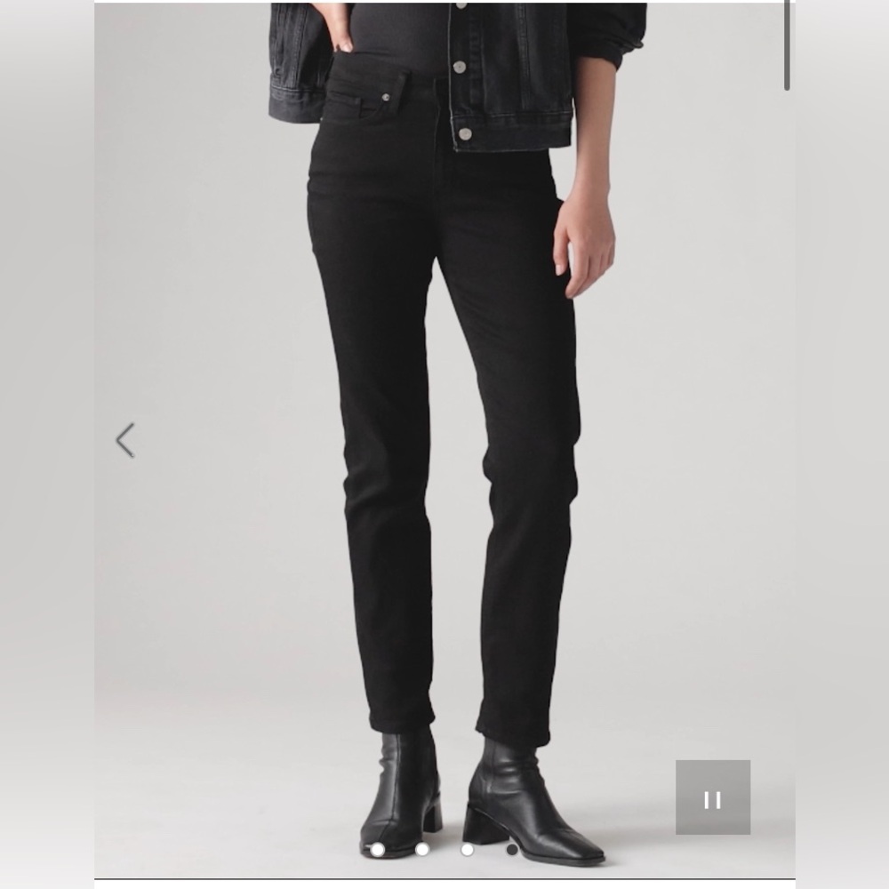 Levi’s 712 black jeans